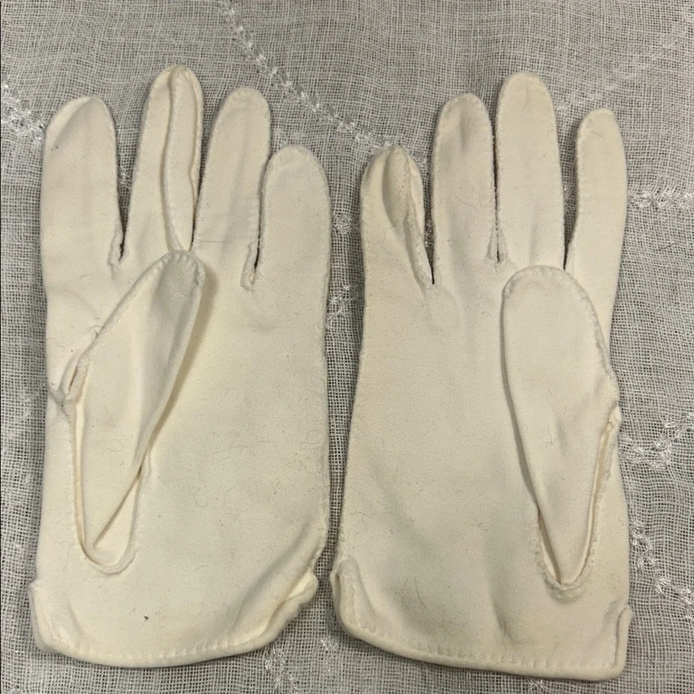 Vintage white gloves 80’s